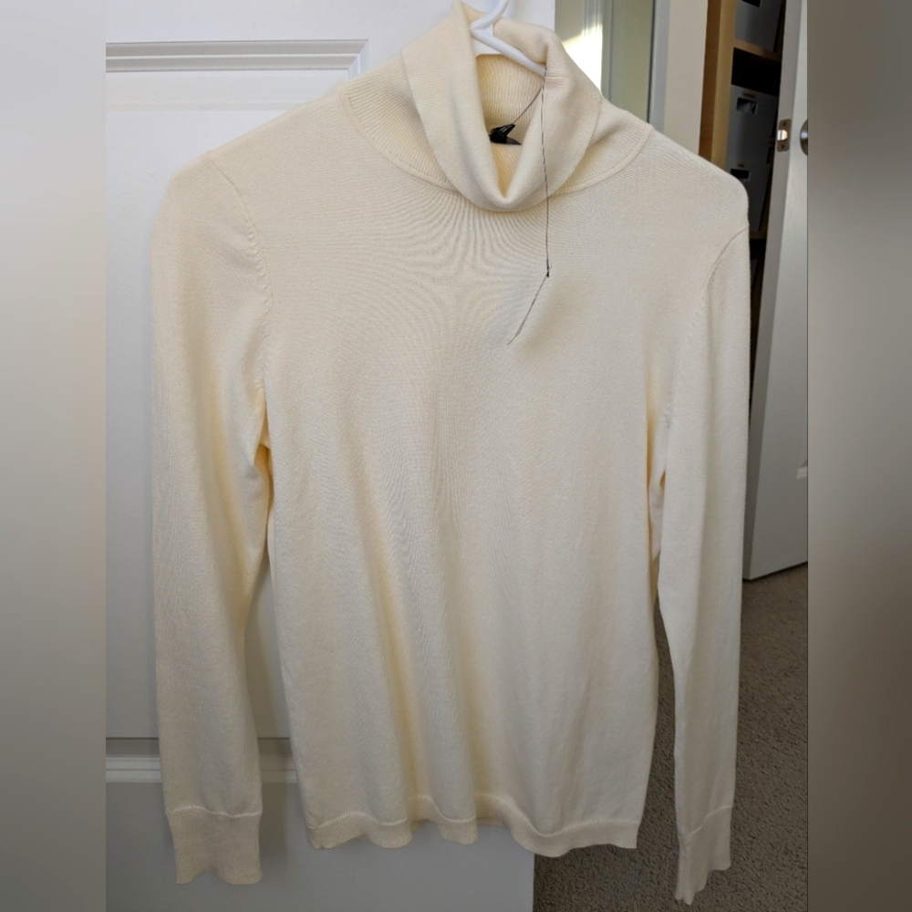 NWT Talbots Perfect Turtleneck (Ivory)